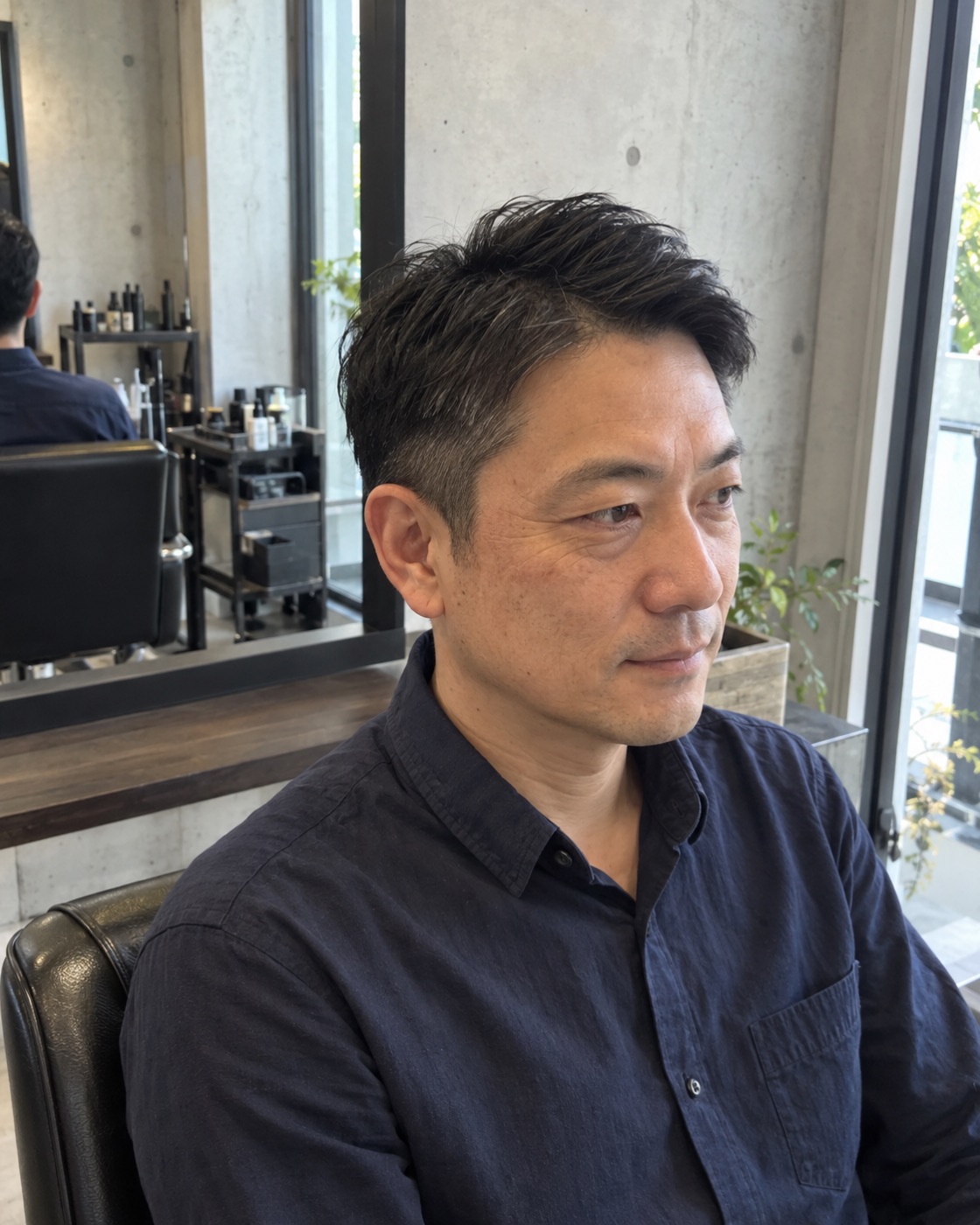 40代日本人男性の落ち着いた短髪。制作見本用に生成した写真