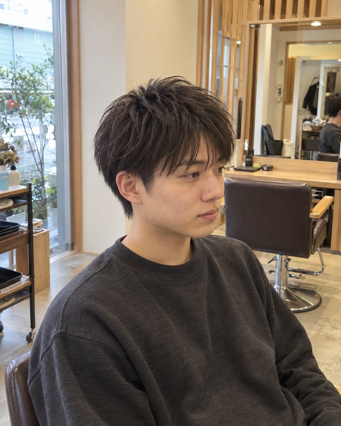 日本人男性の軽めのマッシュ。制作見本用に生成した写真